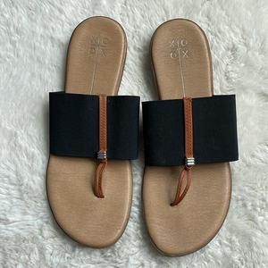 XoXo Black and‎ Tan Flat Sandal